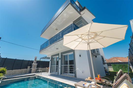 Villa Akron